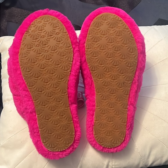 UGG Fluffy Slide Slippers - Picture 4 of 4